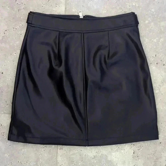 7 FOR ALL MANKIND | Faux Leather Zip Up Mini Biker Skirt Size Small - Picture 2 of 4